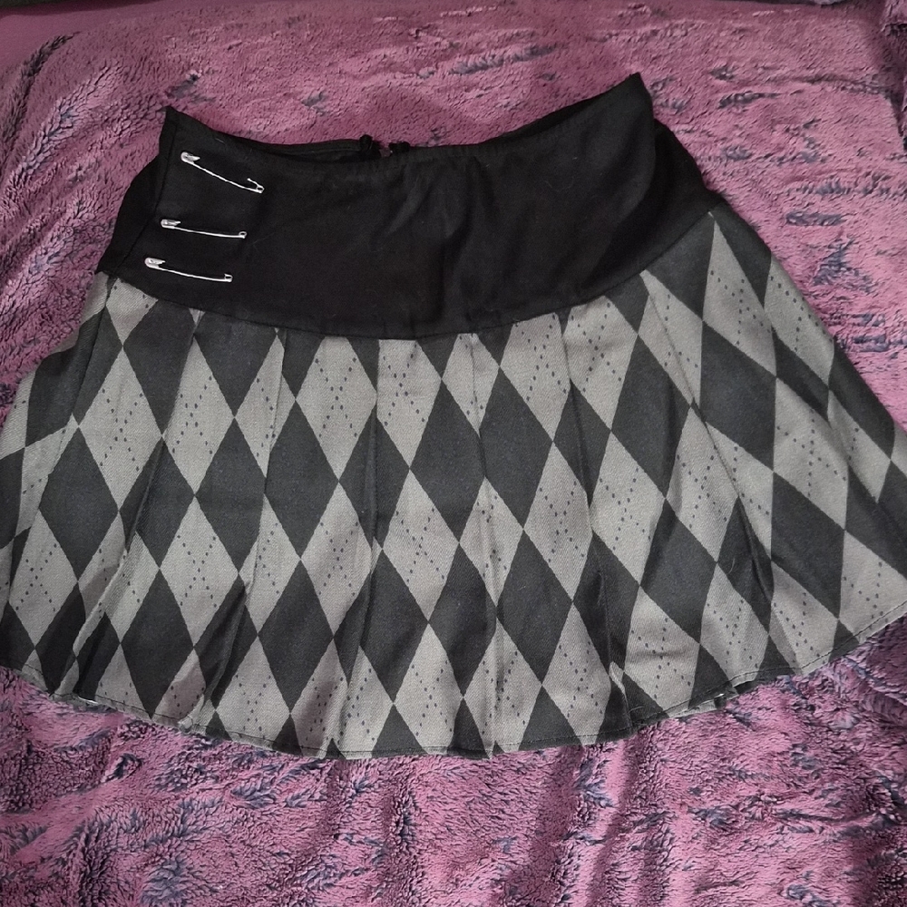 NWOT Social Collision Black and Grey Argyle Mini Skirt Size Small